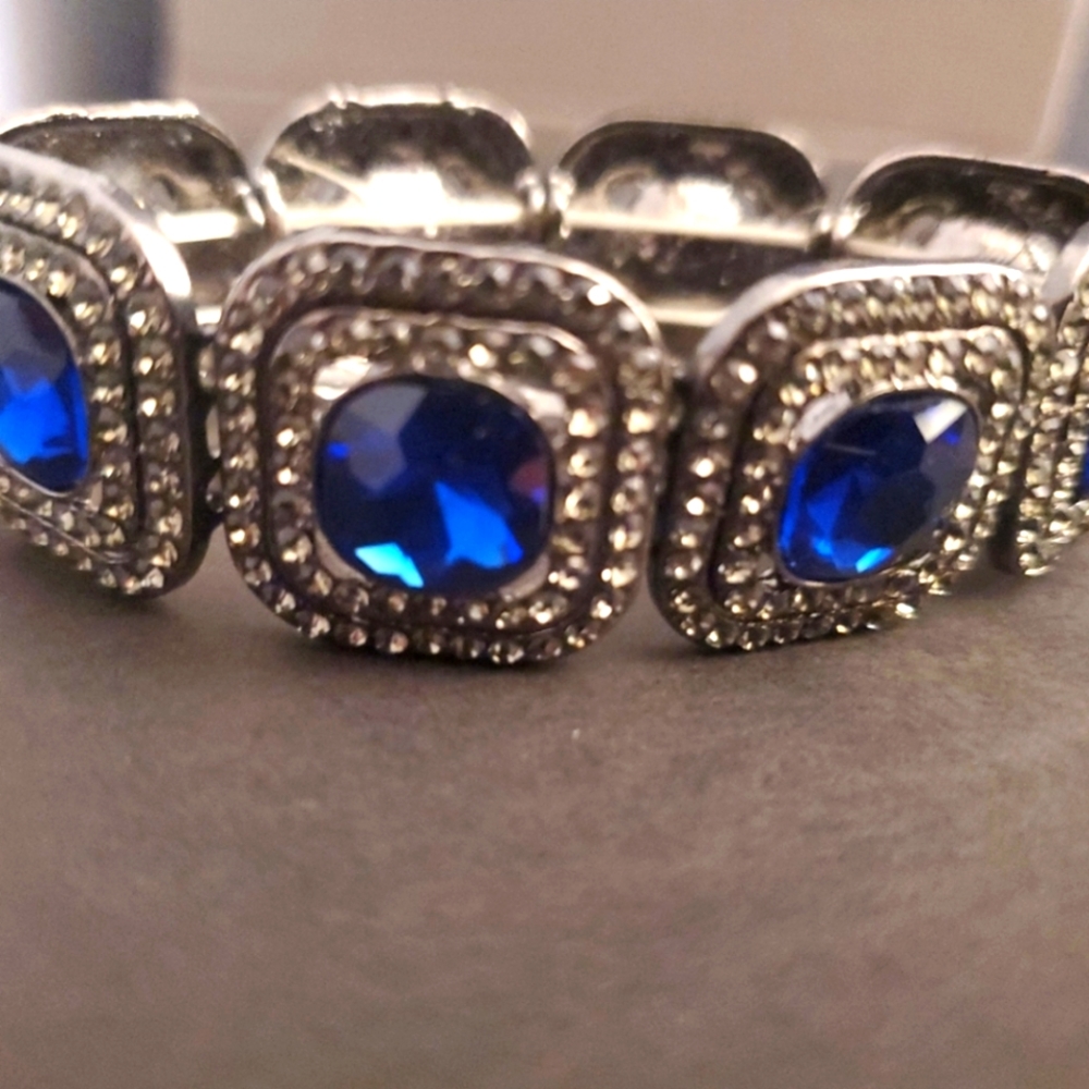 Elegant Blue stretchy Bracelet - J008